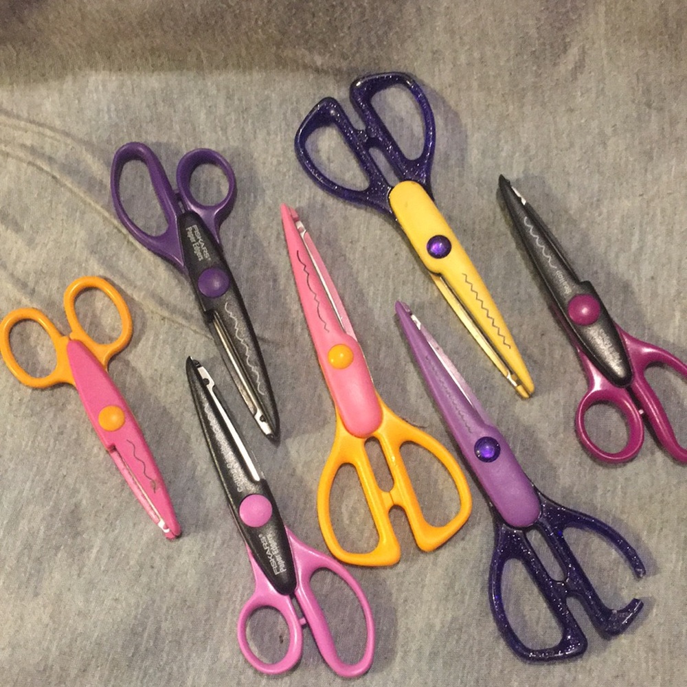 Scrapbooking scissors